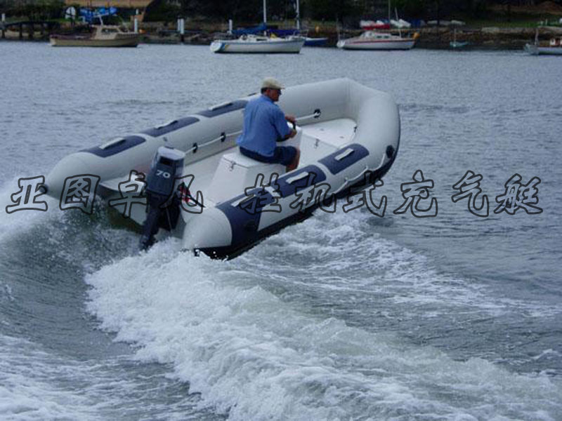 掛機式充氣艇
